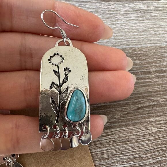 Silver and Turquoise Floral Earrings A1402 - Picture 4 of 5